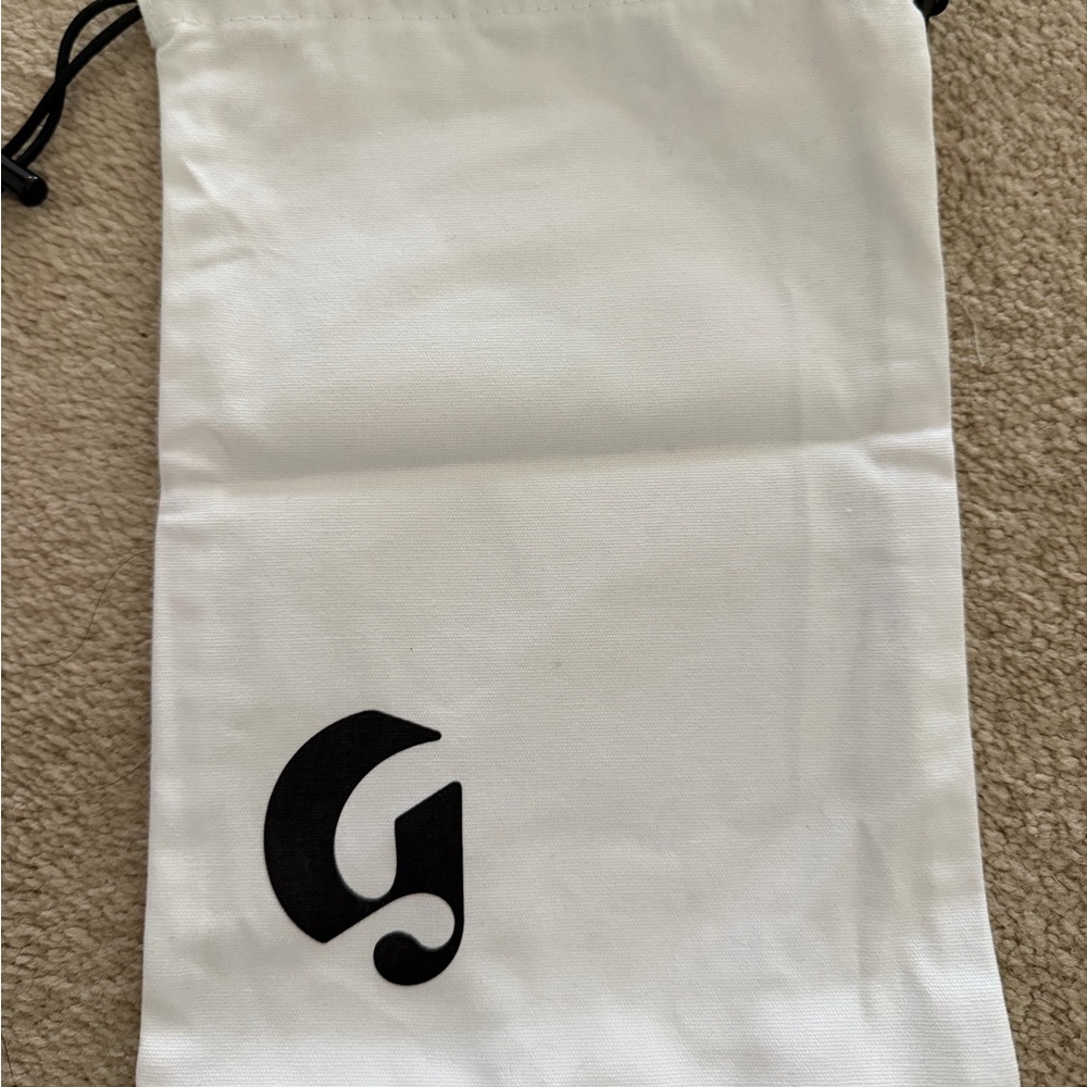 Glossier Olivia’s Mini Makeup Bag - Picture 5 of 6